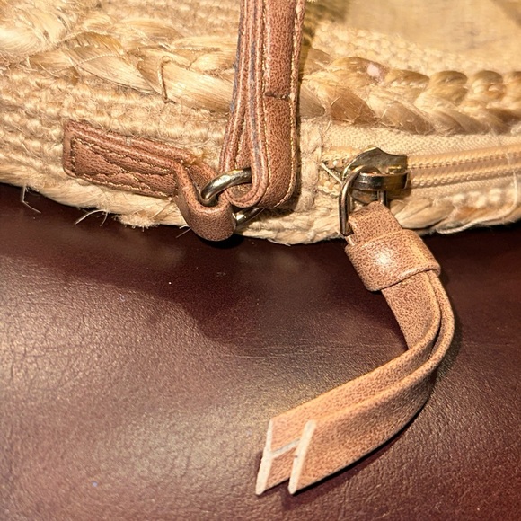 Round Jute Crossbody Bag - Picture 8 of 16